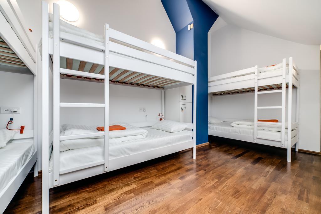 Park Plus Hostel Лвив Стая снимка