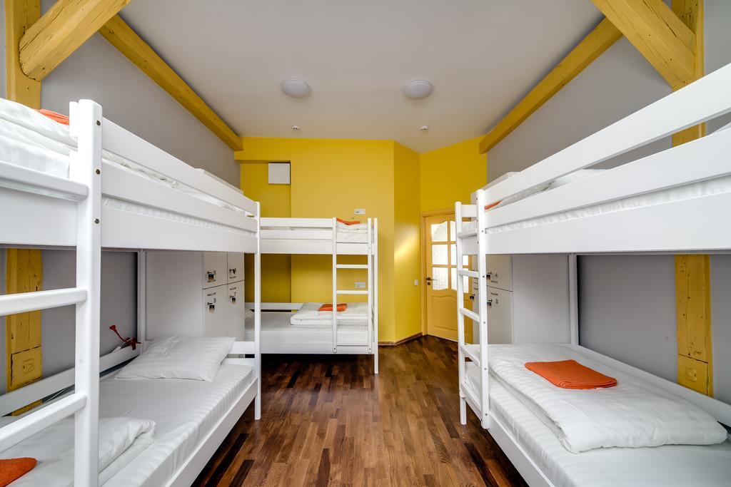 Park Plus Hostel Лвив Стая снимка